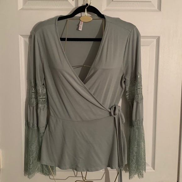 Xhilaration Pale Green Blouse Size M. #319 - Picture 1 of 10